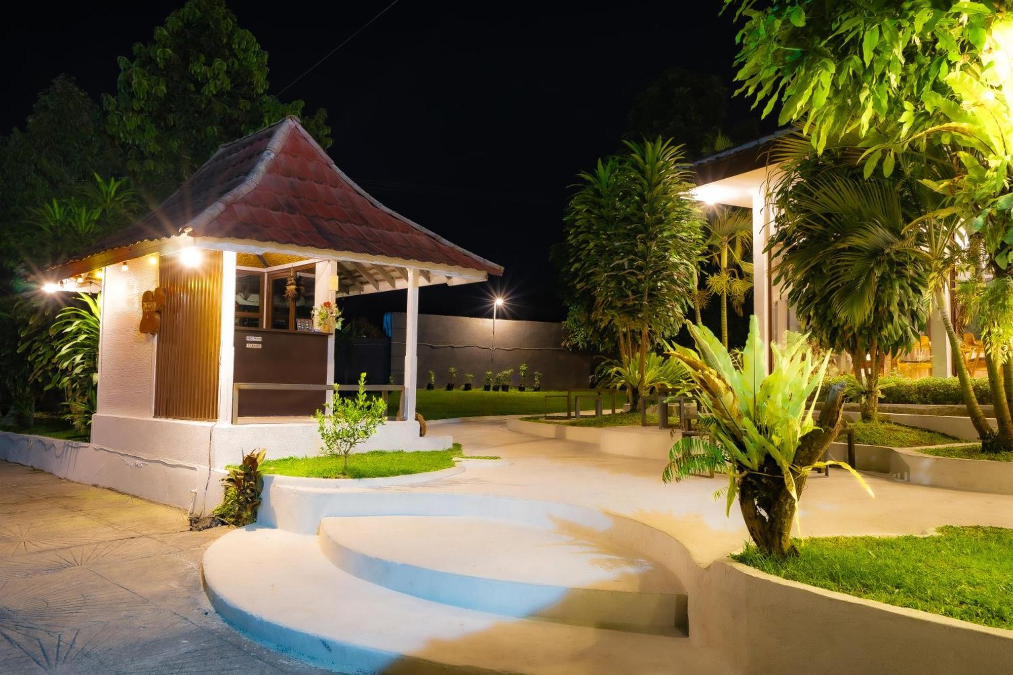 Nirvana Hotel Resort Tetebatu Extérieur photo